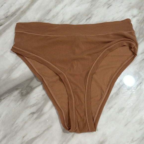 Skims Fits Everybody Hipster Underwear in Sand Size 4X NWT - Picture 4 of 11
